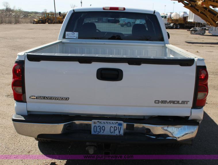 image for item F7663 2004 Chevrolet Silverado 1500 Ext. Cab pickup truck