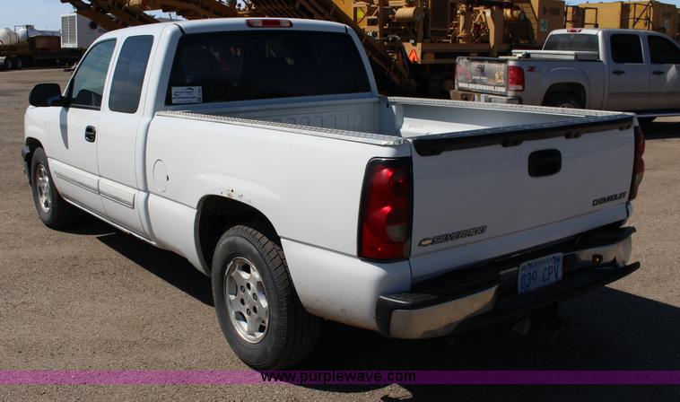 image for item F7663 2004 Chevrolet Silverado 1500 Ext. Cab pickup truck