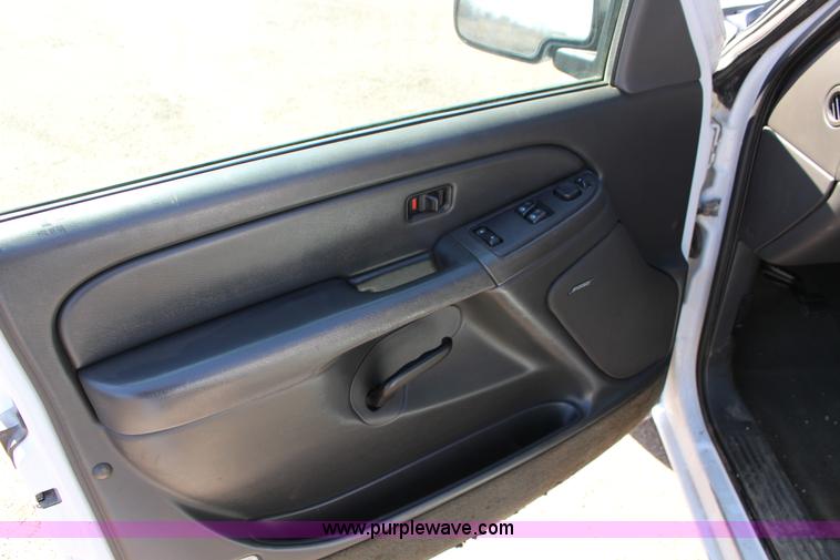 image for item F7663 2004 Chevrolet Silverado 1500 Ext. Cab pickup truck