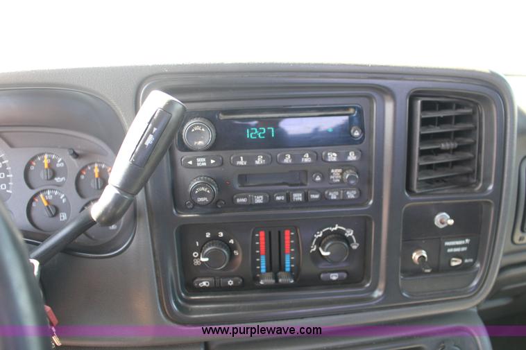 image for item F7663 2004 Chevrolet Silverado 1500 Ext. Cab pickup truck