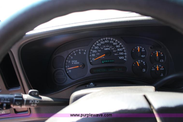 image for item F7663 2004 Chevrolet Silverado 1500 Ext. Cab pickup truck