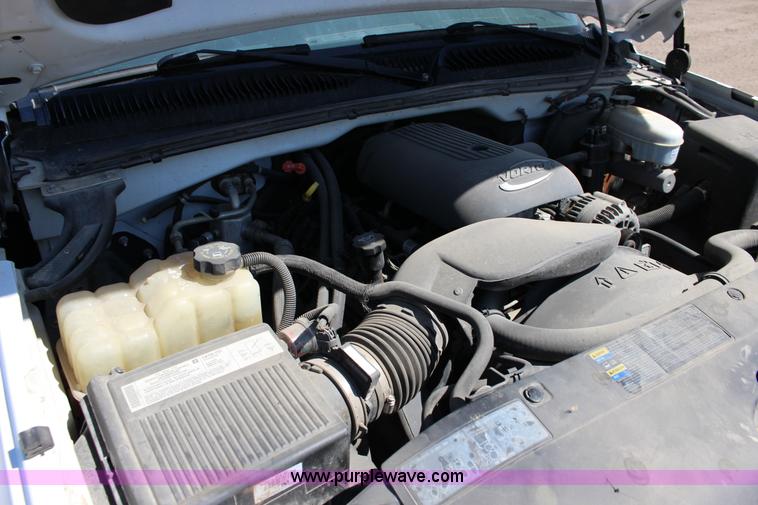 image for item F7663 2004 Chevrolet Silverado 1500 Ext. Cab pickup truck