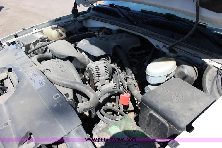 image for item F7663 2004 Chevrolet Silverado 1500 Ext. Cab pickup truck