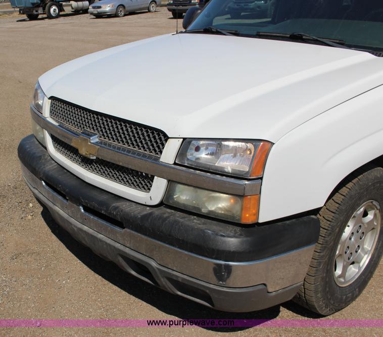 image for item F7663 2004 Chevrolet Silverado 1500 Ext. Cab pickup truck