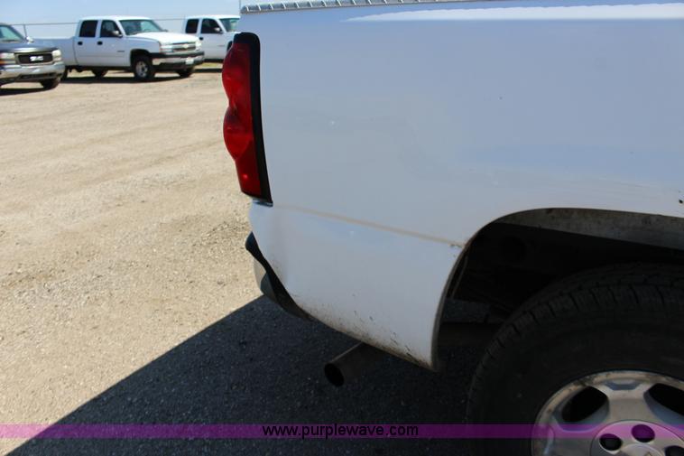image for item F7663 2004 Chevrolet Silverado 1500 Ext. Cab pickup truck