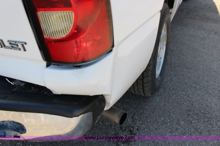 image for item F7663 2004 Chevrolet Silverado 1500 Ext. Cab pickup truck