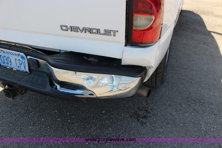 image for item F7663 2004 Chevrolet Silverado 1500 Ext. Cab pickup truck