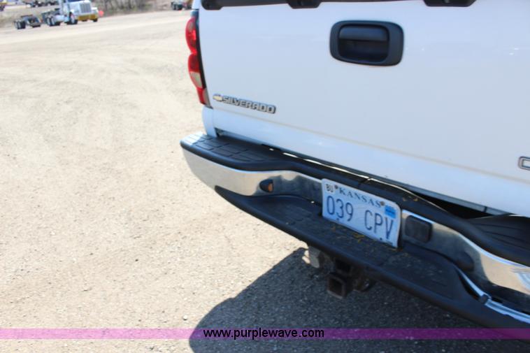 image for item F7663 2004 Chevrolet Silverado 1500 Ext. Cab pickup truck