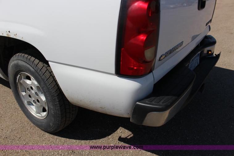 image for item F7663 2004 Chevrolet Silverado 1500 Ext. Cab pickup truck