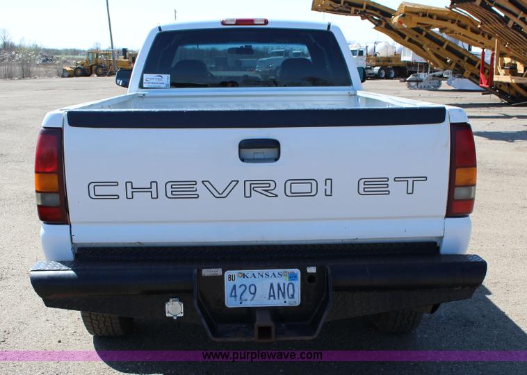 image for item F7664 2001 Chevrolet Silverado 2500HD Ext. Cab pickup truck