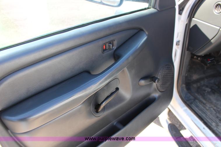 image for item F7664 2001 Chevrolet Silverado 2500HD Ext. Cab pickup truck