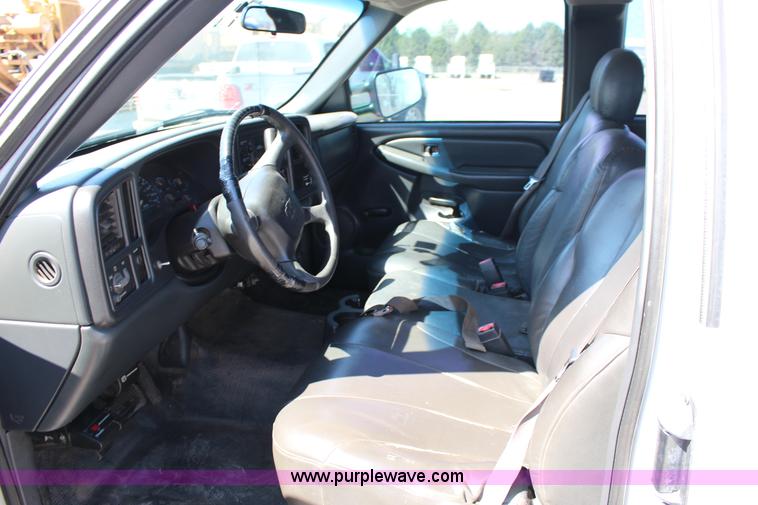 image for item F7664 2001 Chevrolet Silverado 2500HD Ext. Cab pickup truck