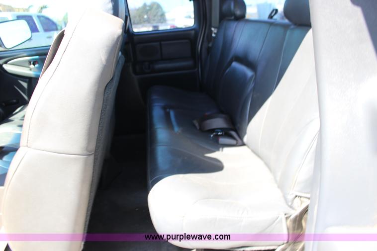 image for item F7664 2001 Chevrolet Silverado 2500HD Ext. Cab pickup truck