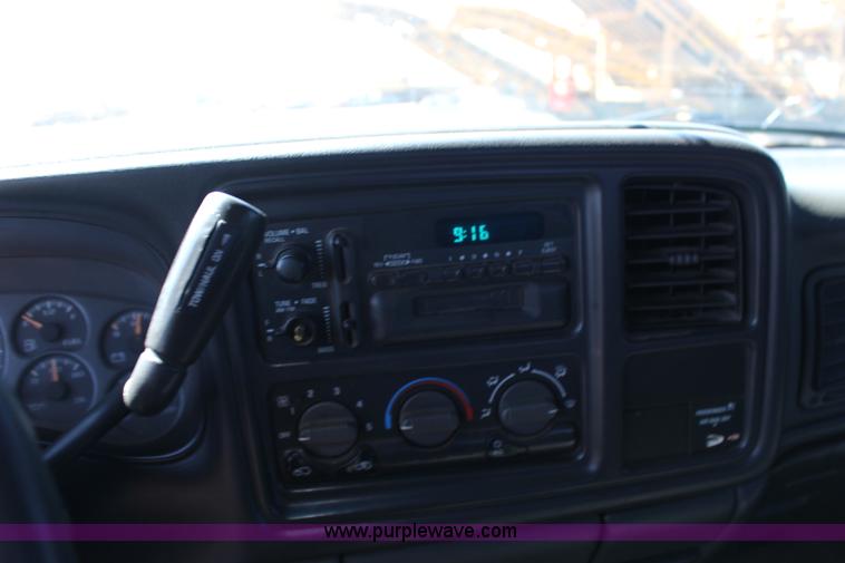 image for item F7664 2001 Chevrolet Silverado 2500HD Ext. Cab pickup truck