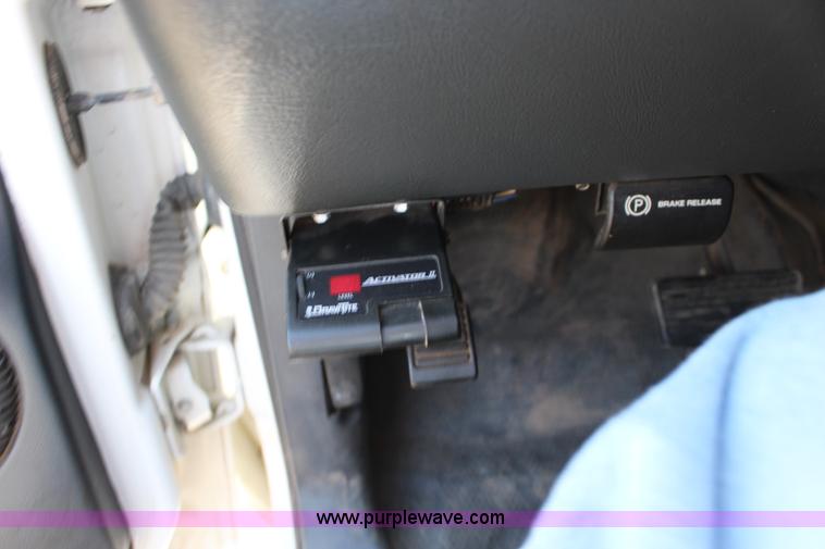 image for item F7664 2001 Chevrolet Silverado 2500HD Ext. Cab pickup truck