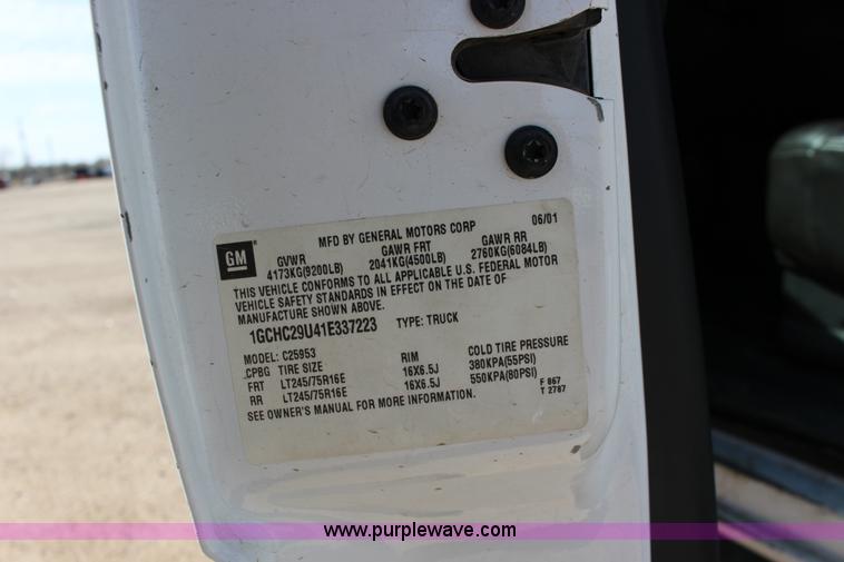 image for item F7664 2001 Chevrolet Silverado 2500HD Ext. Cab pickup truck