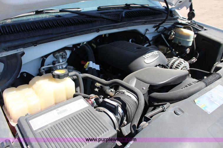 image for item F7664 2001 Chevrolet Silverado 2500HD Ext. Cab pickup truck