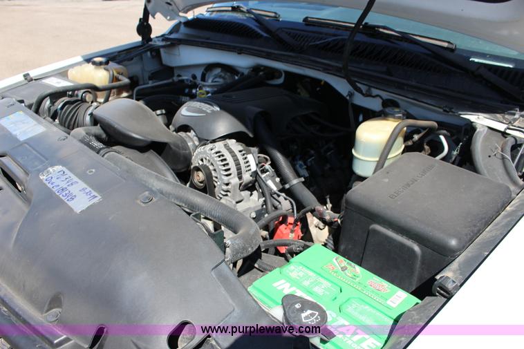 image for item F7664 2001 Chevrolet Silverado 2500HD Ext. Cab pickup truck