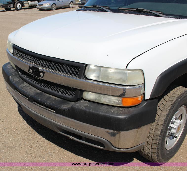 image for item F7664 2001 Chevrolet Silverado 2500HD Ext. Cab pickup truck