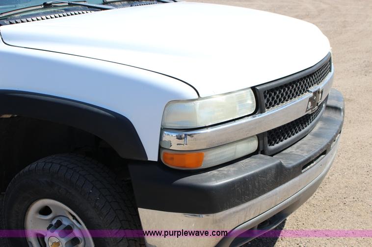 image for item F7664 2001 Chevrolet Silverado 2500HD Ext. Cab pickup truck