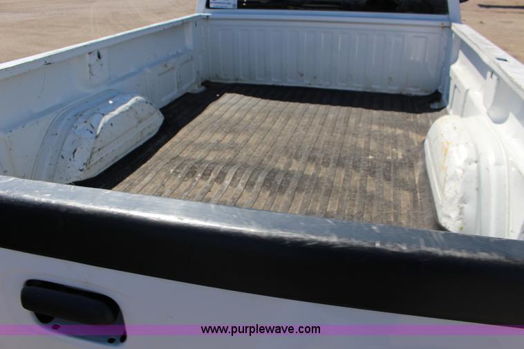 image for item F7664 2001 Chevrolet Silverado 2500HD Ext. Cab pickup truck