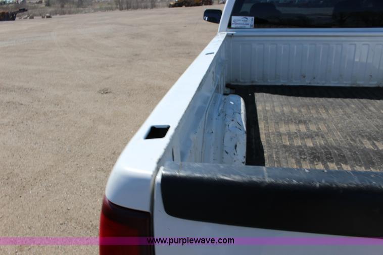 image for item F7664 2001 Chevrolet Silverado 2500HD Ext. Cab pickup truck