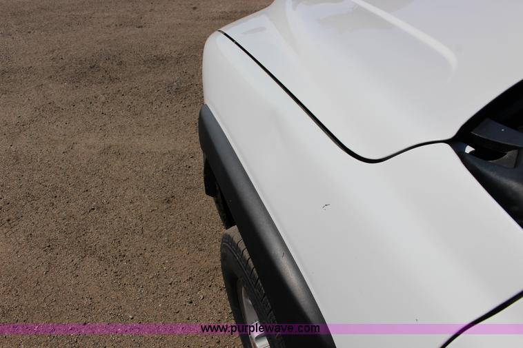 image for item F7664 2001 Chevrolet Silverado 2500HD Ext. Cab pickup truck