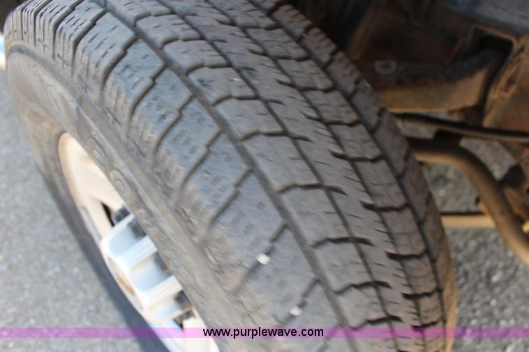 image for item F7664 2001 Chevrolet Silverado 2500HD Ext. Cab pickup truck