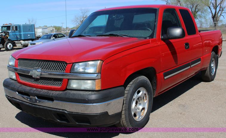 image for item F7665 2003 Chevrolet Silverado 1500 Ext. Cab pickup truck
