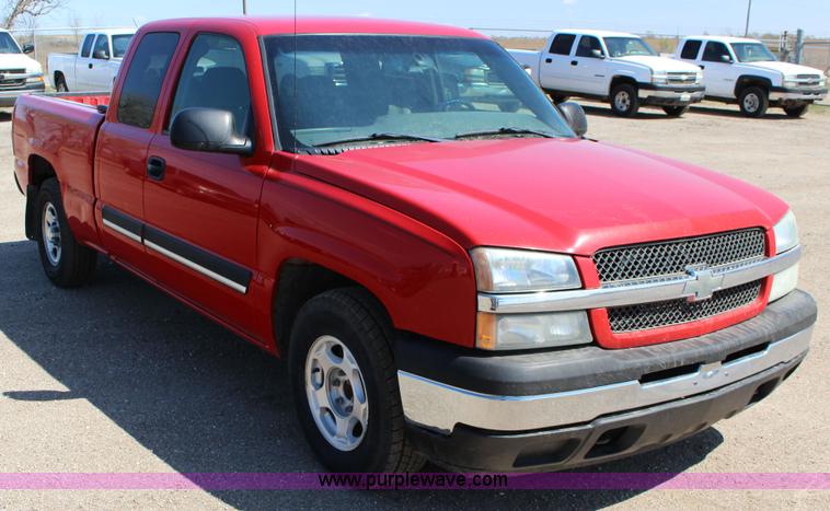 image for item F7665 2003 Chevrolet Silverado 1500 Ext. Cab pickup truck