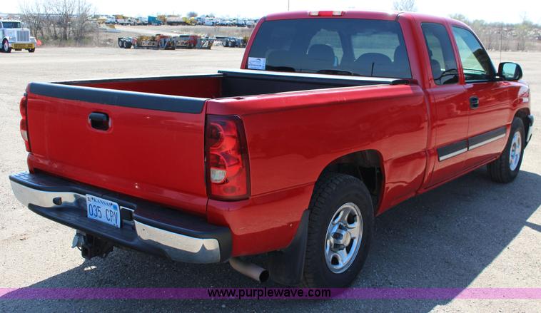 image for item F7665 2003 Chevrolet Silverado 1500 Ext. Cab pickup truck