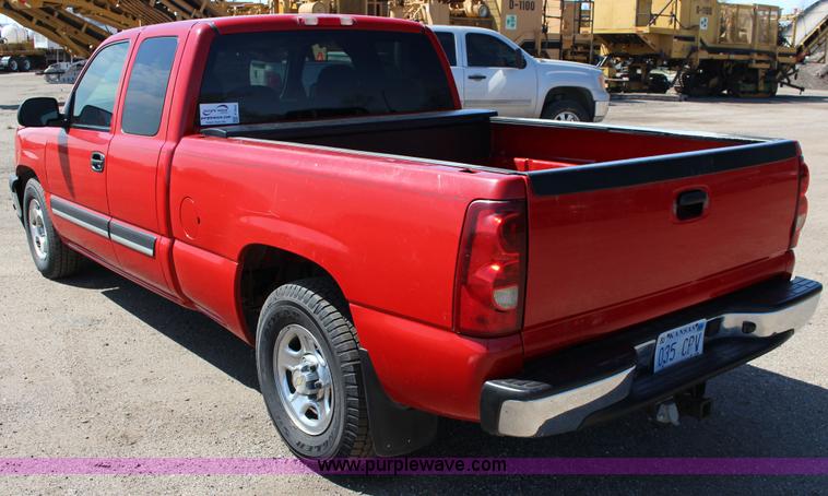 image for item F7665 2003 Chevrolet Silverado 1500 Ext. Cab pickup truck