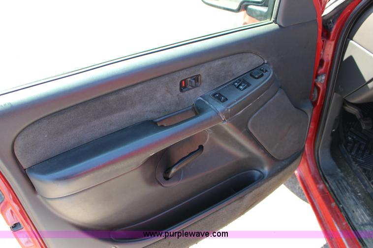 image for item F7665 2003 Chevrolet Silverado 1500 Ext. Cab pickup truck