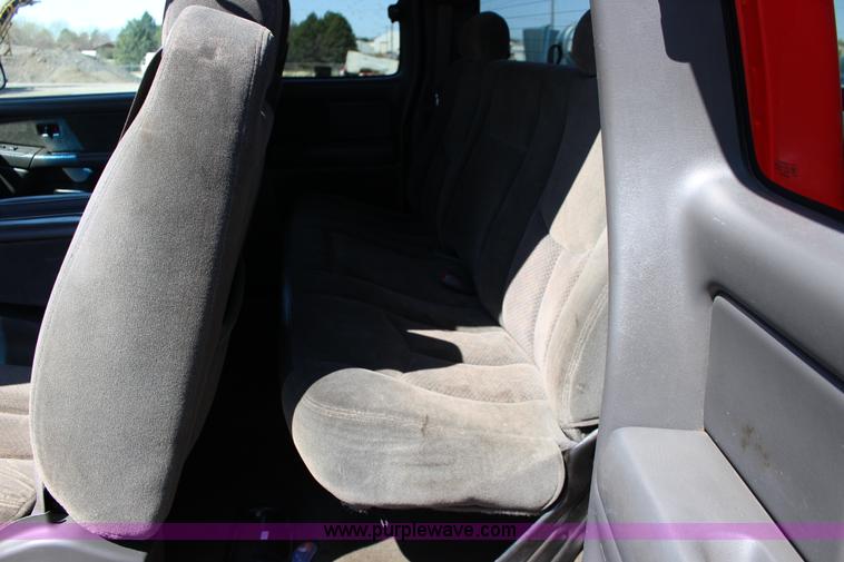 image for item F7665 2003 Chevrolet Silverado 1500 Ext. Cab pickup truck