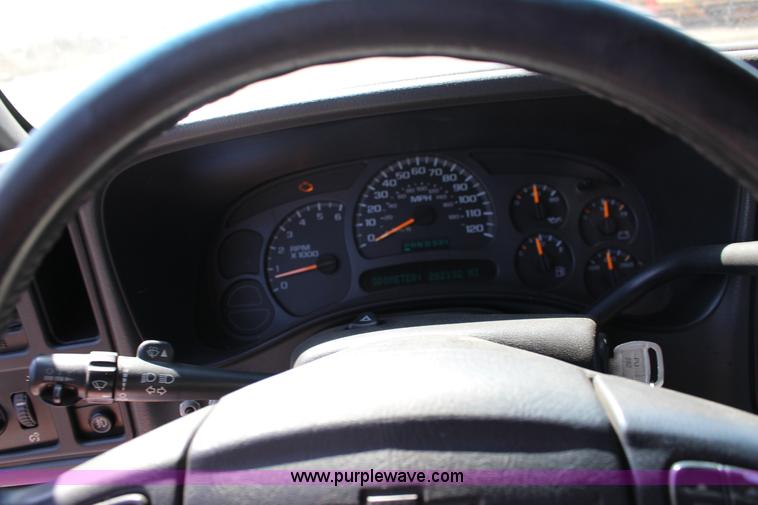 image for item F7665 2003 Chevrolet Silverado 1500 Ext. Cab pickup truck