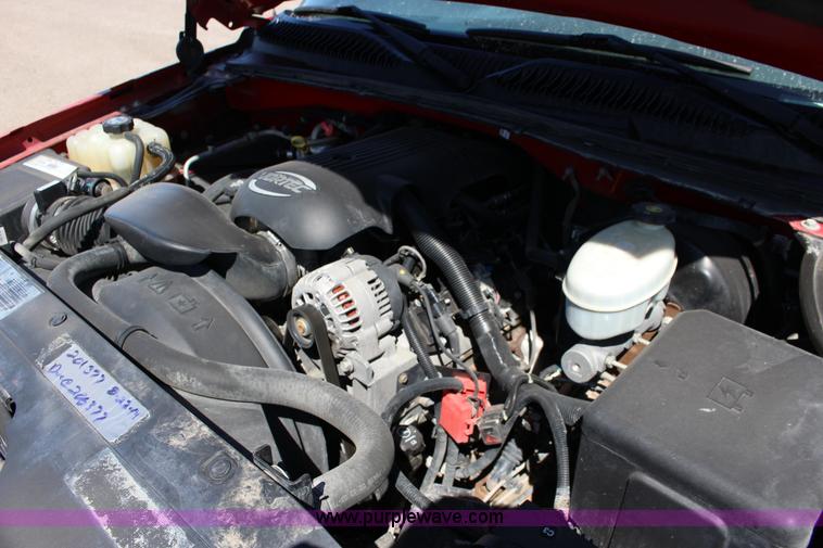 image for item F7665 2003 Chevrolet Silverado 1500 Ext. Cab pickup truck