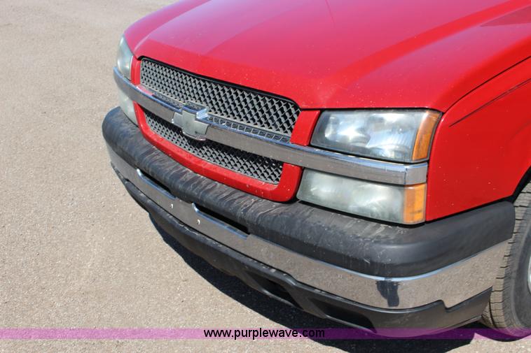 image for item F7665 2003 Chevrolet Silverado 1500 Ext. Cab pickup truck