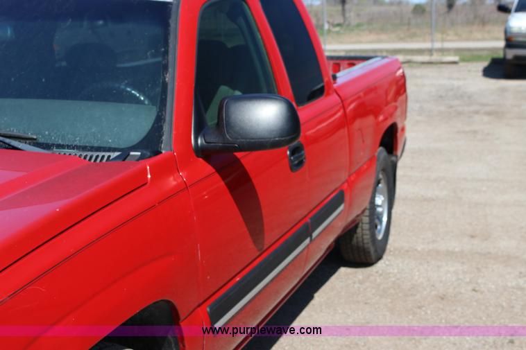 image for item F7665 2003 Chevrolet Silverado 1500 Ext. Cab pickup truck