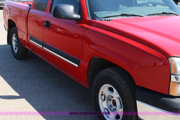 image for item F7665 2003 Chevrolet Silverado 1500 Ext. Cab pickup truck
