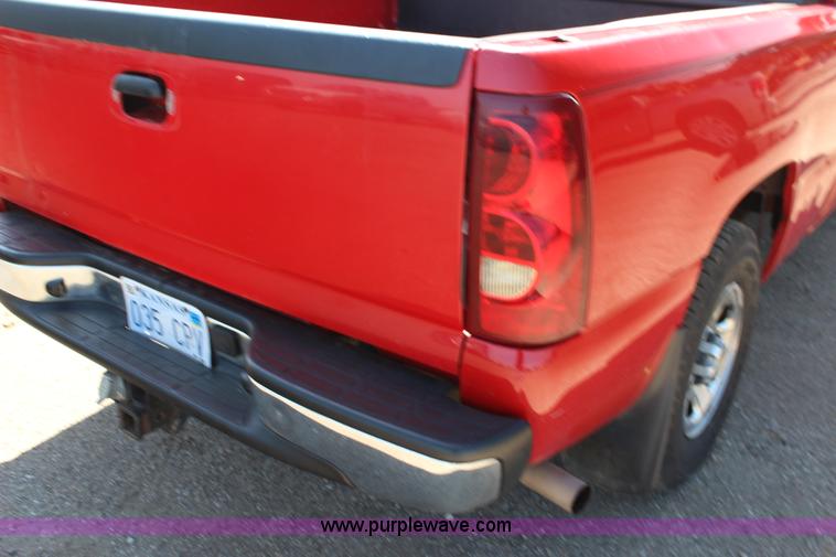 image for item F7665 2003 Chevrolet Silverado 1500 Ext. Cab pickup truck