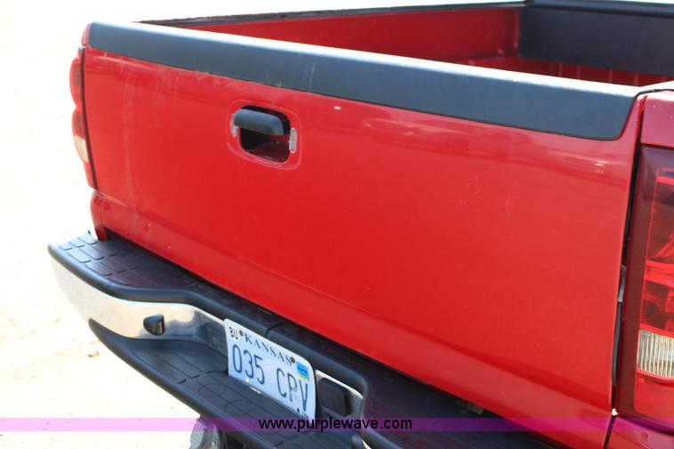 image for item F7665 2003 Chevrolet Silverado 1500 Ext. Cab pickup truck