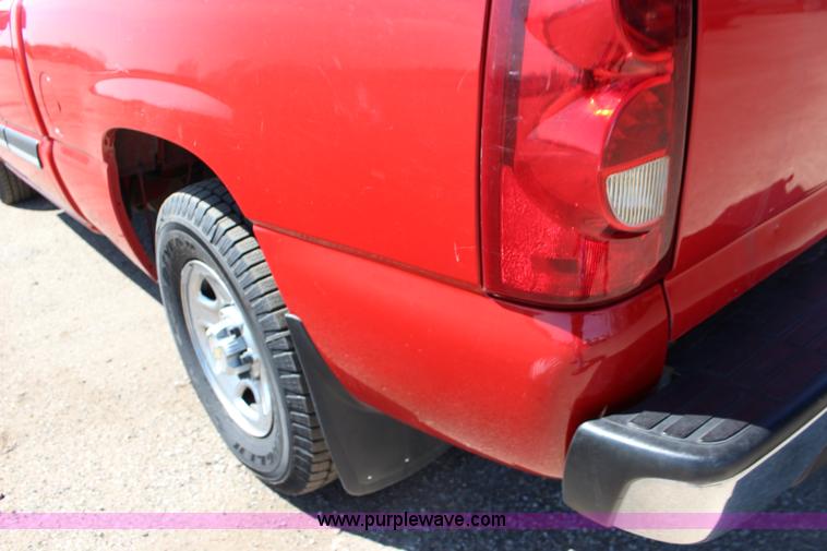 image for item F7665 2003 Chevrolet Silverado 1500 Ext. Cab pickup truck