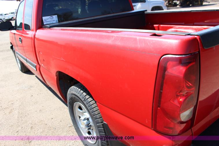 image for item F7665 2003 Chevrolet Silverado 1500 Ext. Cab pickup truck