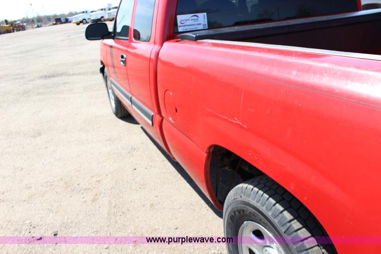 image for item F7665 2003 Chevrolet Silverado 1500 Ext. Cab pickup truck