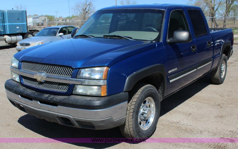 image for item F7667 2003 Chevrolet Silverado 1500HD Crew Cab pickup truck