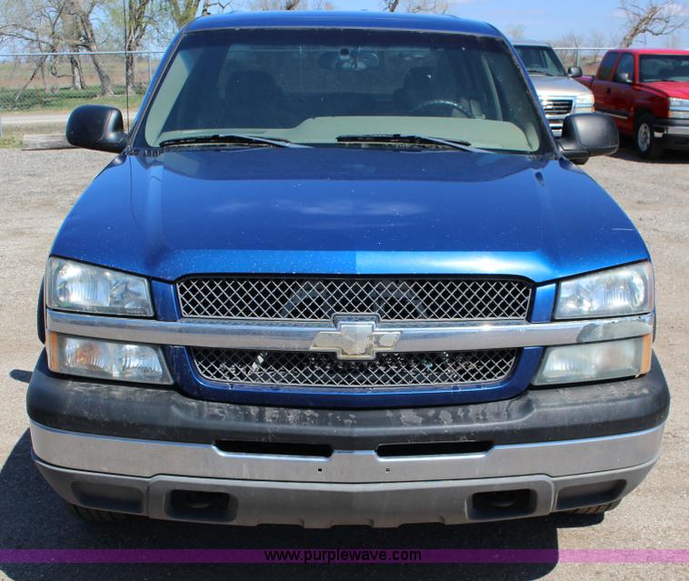 image for item F7667 2003 Chevrolet Silverado 1500HD Crew Cab pickup truck