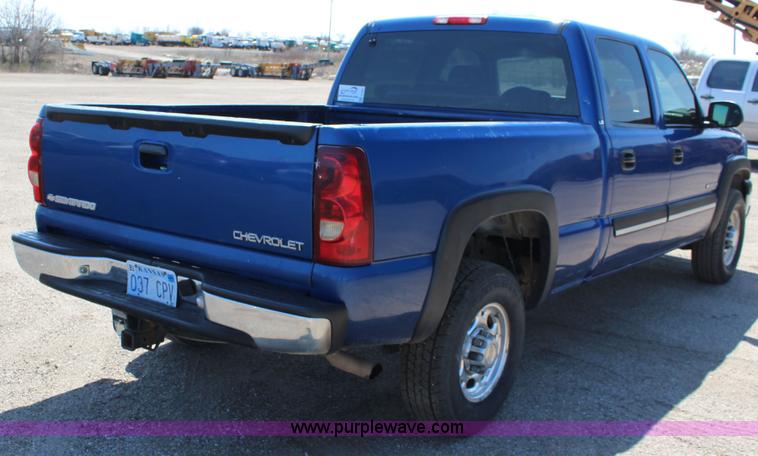 image for item F7667 2003 Chevrolet Silverado 1500HD Crew Cab pickup truck