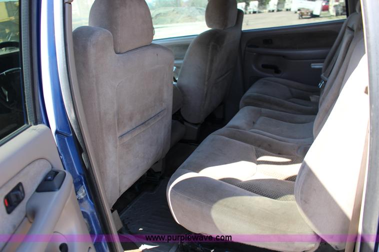 image for item F7667 2003 Chevrolet Silverado 1500HD Crew Cab pickup truck