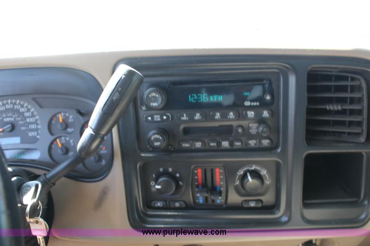 image for item F7667 2003 Chevrolet Silverado 1500HD Crew Cab pickup truck