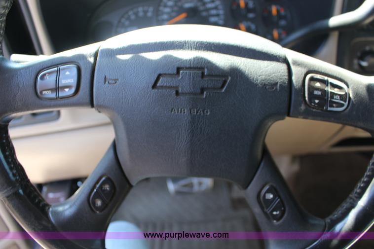 image for item F7667 2003 Chevrolet Silverado 1500HD Crew Cab pickup truck